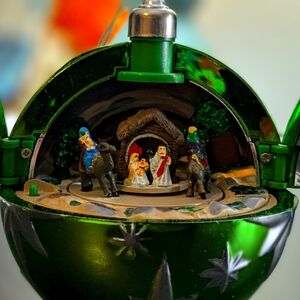 Mr Christmas Hidden Holiday Ornament Nativity Diorama Plays Away in the Manger
